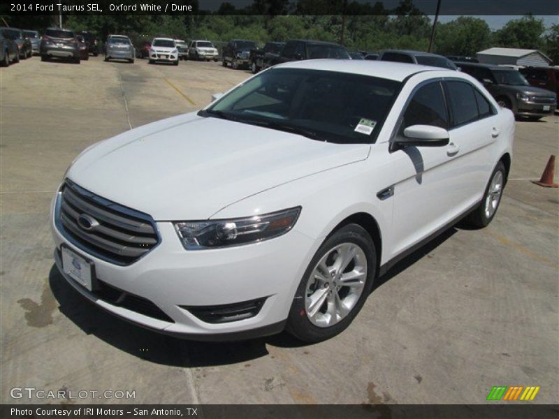 Oxford White / Dune 2014 Ford Taurus SEL