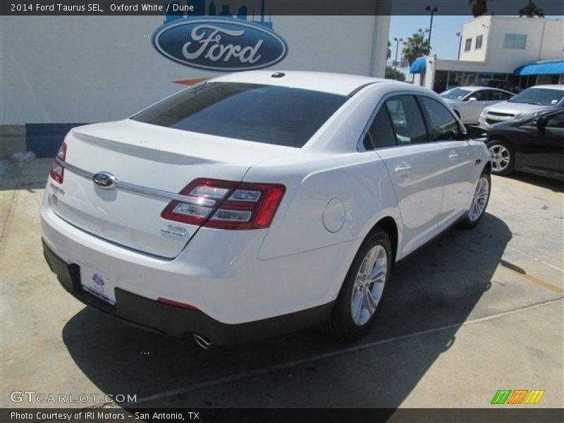 Oxford White / Dune 2014 Ford Taurus SEL
