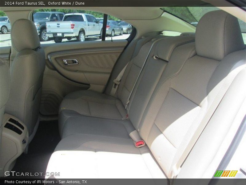 Oxford White / Dune 2014 Ford Taurus SEL
