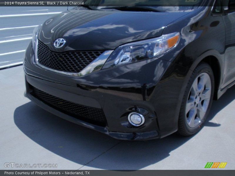 Black / Dark Charcoal 2014 Toyota Sienna SE