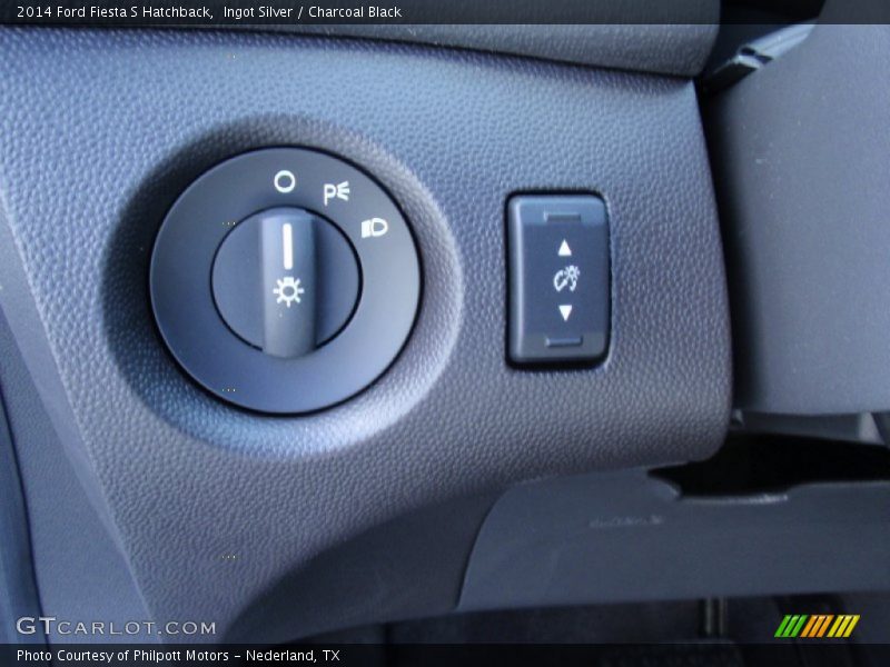 Ingot Silver / Charcoal Black 2014 Ford Fiesta S Hatchback