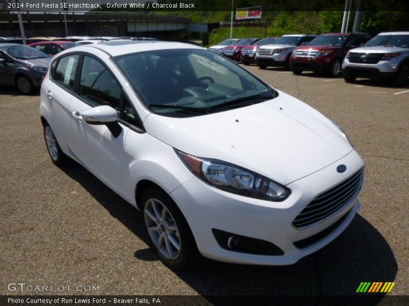 Oxford White / Charcoal Black 2014 Ford Fiesta SE Hatchback