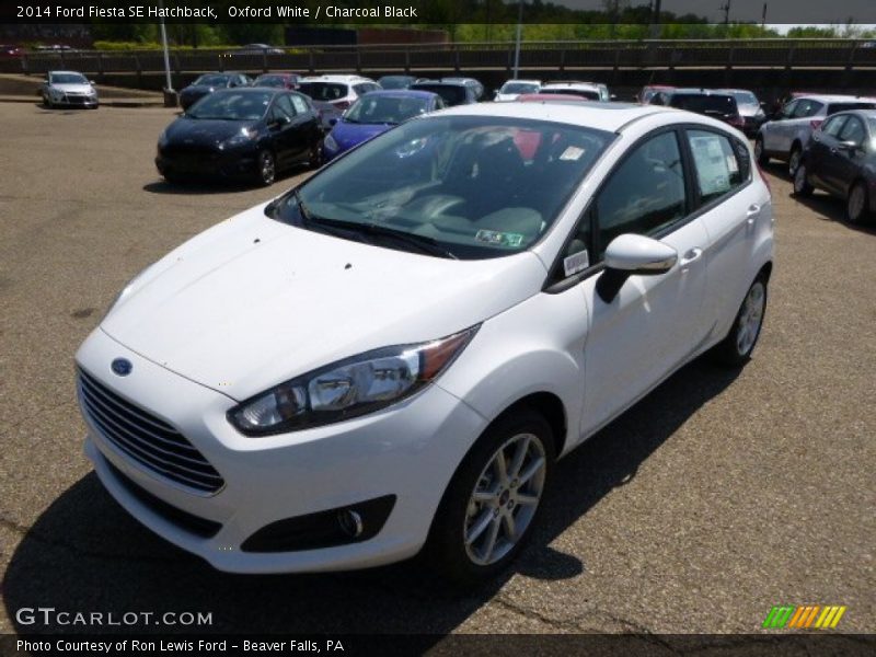 Oxford White / Charcoal Black 2014 Ford Fiesta SE Hatchback