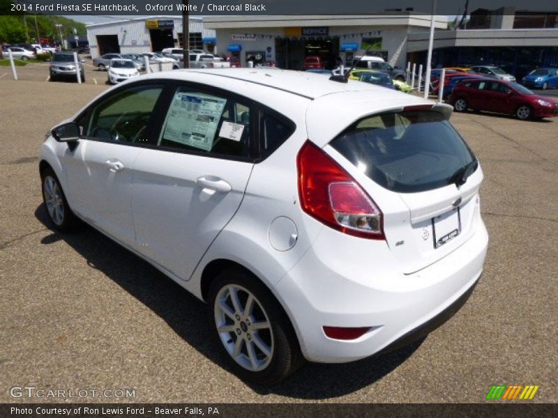 Oxford White / Charcoal Black 2014 Ford Fiesta SE Hatchback
