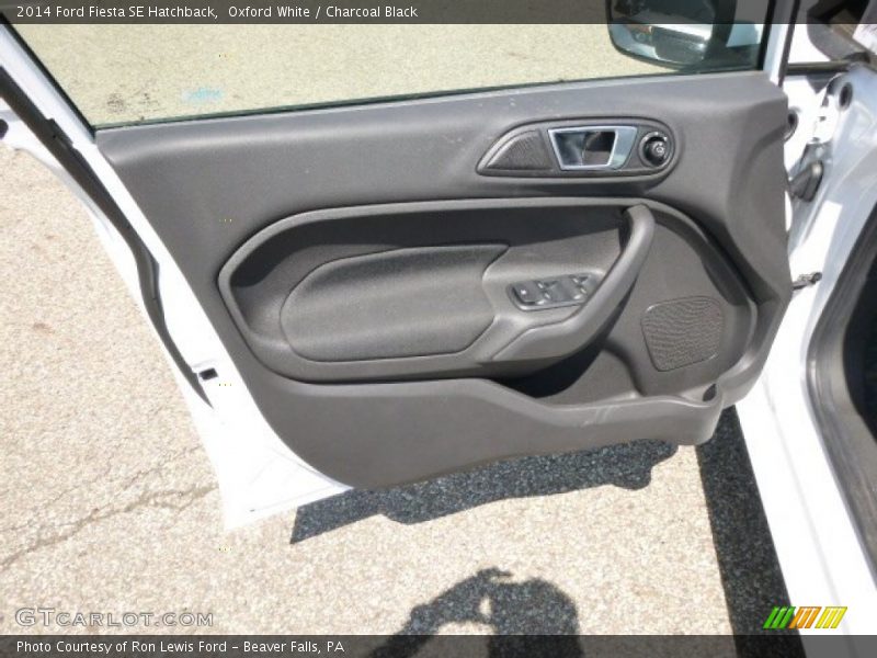 Oxford White / Charcoal Black 2014 Ford Fiesta SE Hatchback