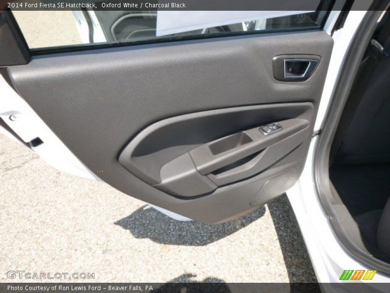 Oxford White / Charcoal Black 2014 Ford Fiesta SE Hatchback