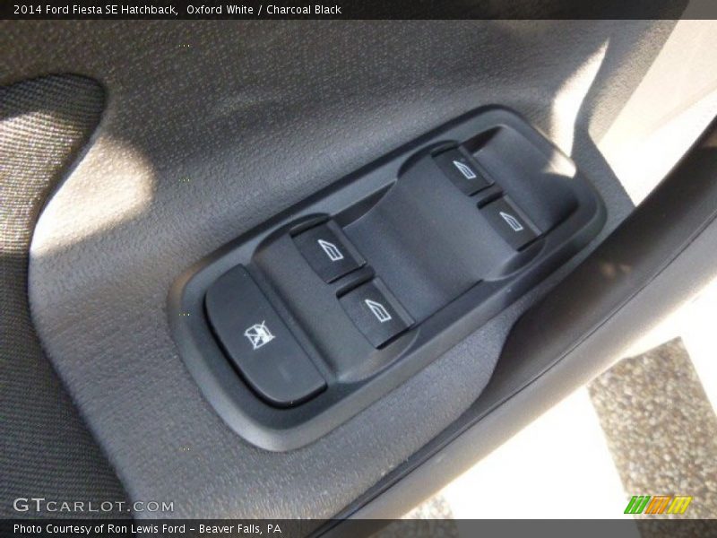 Oxford White / Charcoal Black 2014 Ford Fiesta SE Hatchback