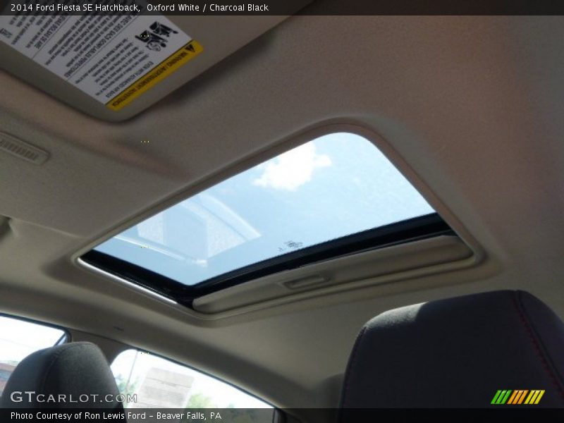 Oxford White / Charcoal Black 2014 Ford Fiesta SE Hatchback