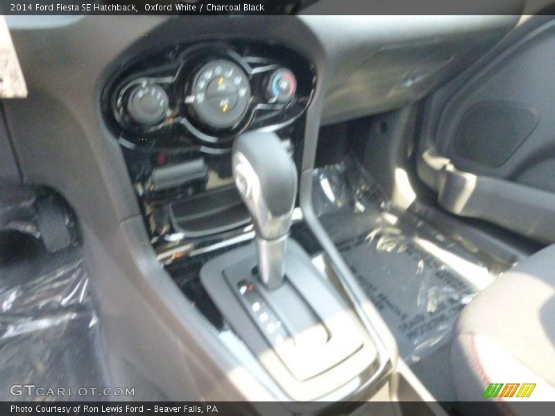 Oxford White / Charcoal Black 2014 Ford Fiesta SE Hatchback