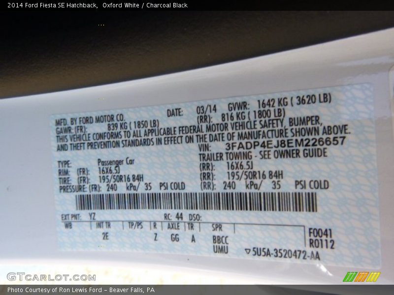 Oxford White / Charcoal Black 2014 Ford Fiesta SE Hatchback