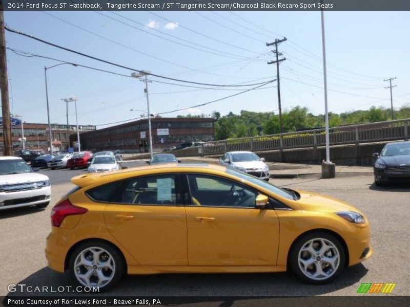 Tangerine Scream / ST Tangerine Scream/Charcoal Black Recaro Sport Seats 2014 Ford Focus ST Hatchback