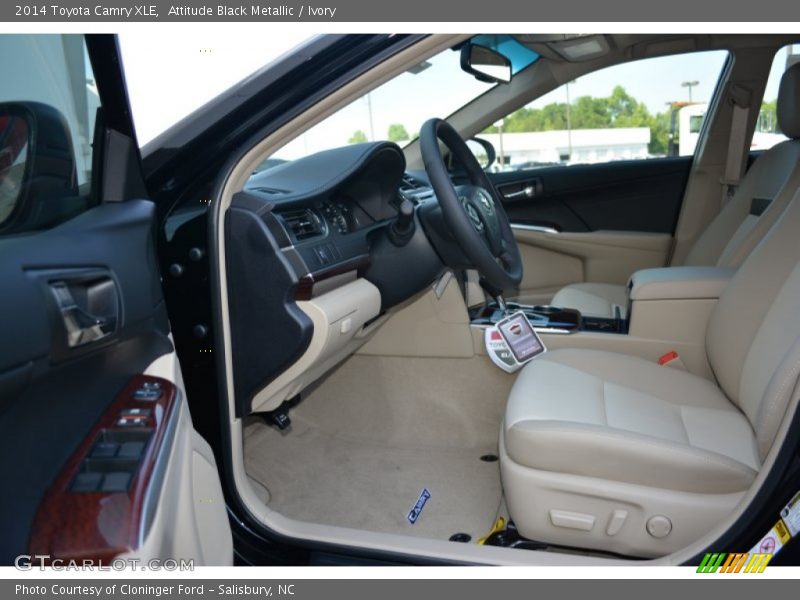 Attitude Black Metallic / Ivory 2014 Toyota Camry XLE