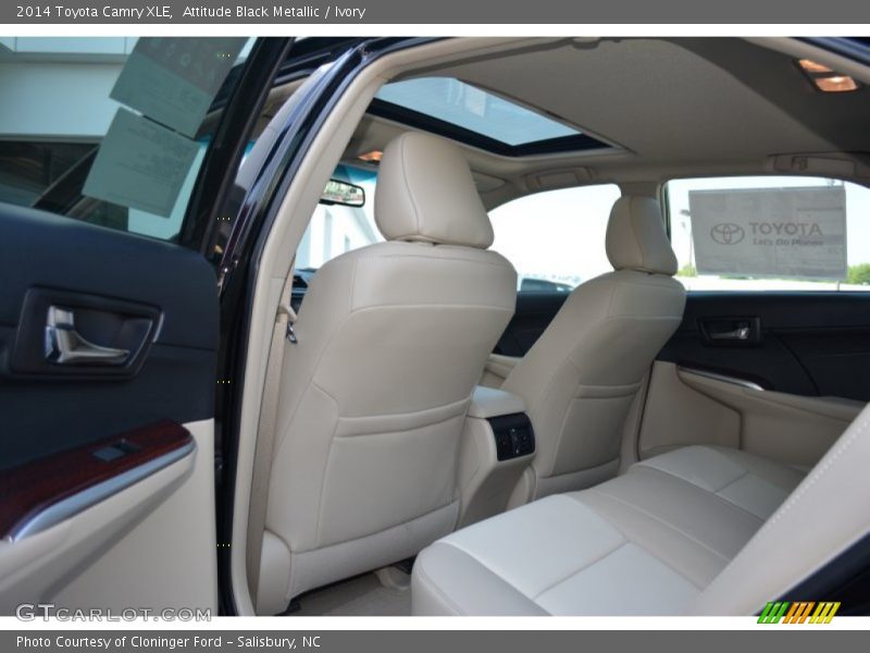 Attitude Black Metallic / Ivory 2014 Toyota Camry XLE