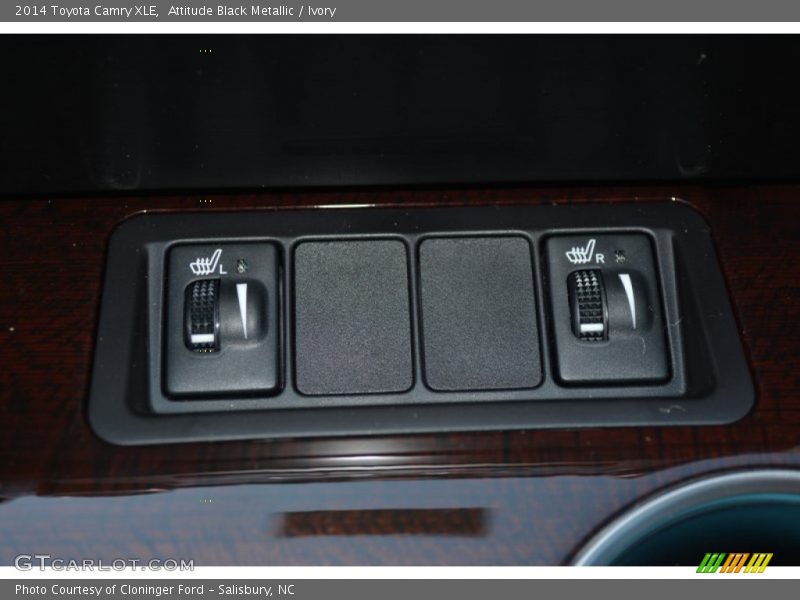 Attitude Black Metallic / Ivory 2014 Toyota Camry XLE