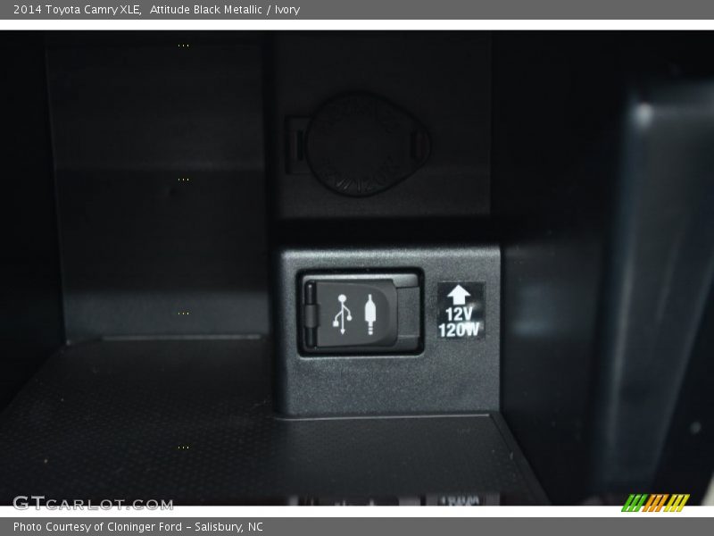 Attitude Black Metallic / Ivory 2014 Toyota Camry XLE