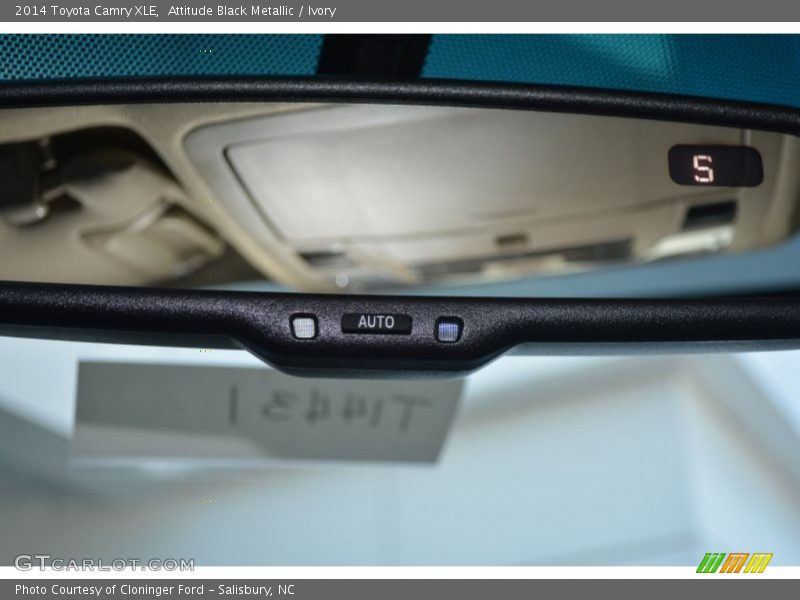 Attitude Black Metallic / Ivory 2014 Toyota Camry XLE