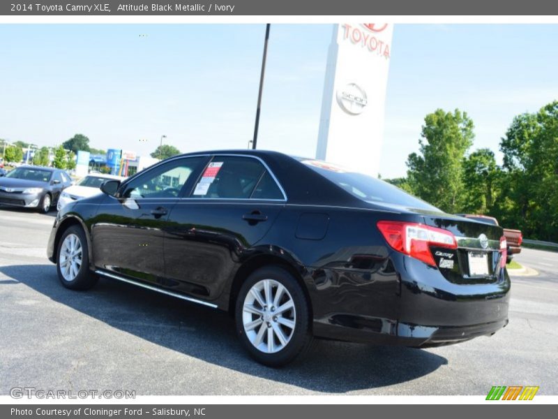 Attitude Black Metallic / Ivory 2014 Toyota Camry XLE