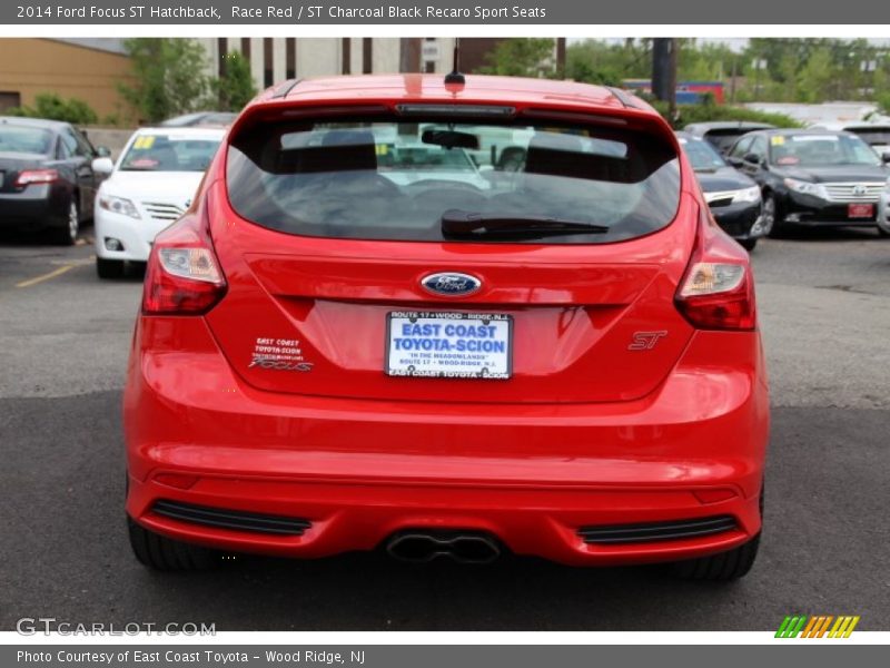 Race Red / ST Charcoal Black Recaro Sport Seats 2014 Ford Focus ST Hatchback