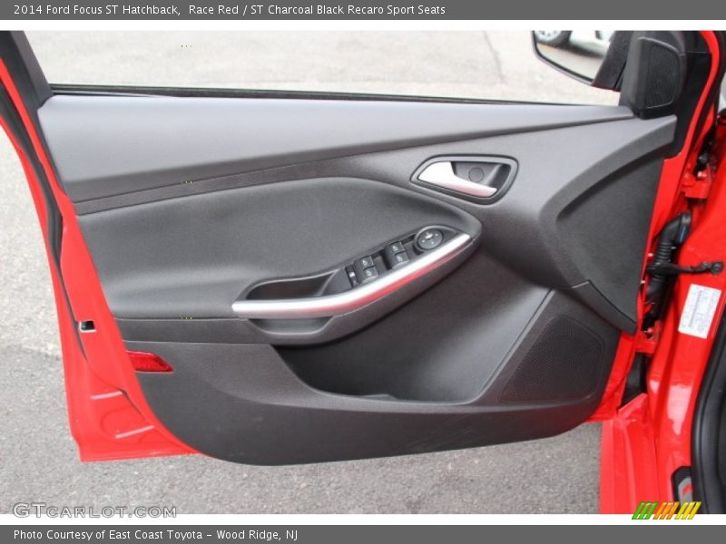 Race Red / ST Charcoal Black Recaro Sport Seats 2014 Ford Focus ST Hatchback