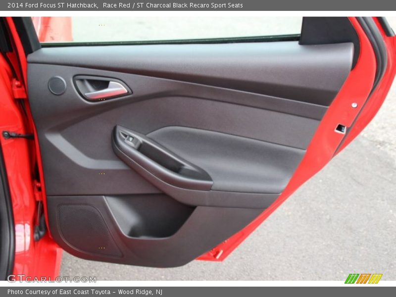 Race Red / ST Charcoal Black Recaro Sport Seats 2014 Ford Focus ST Hatchback