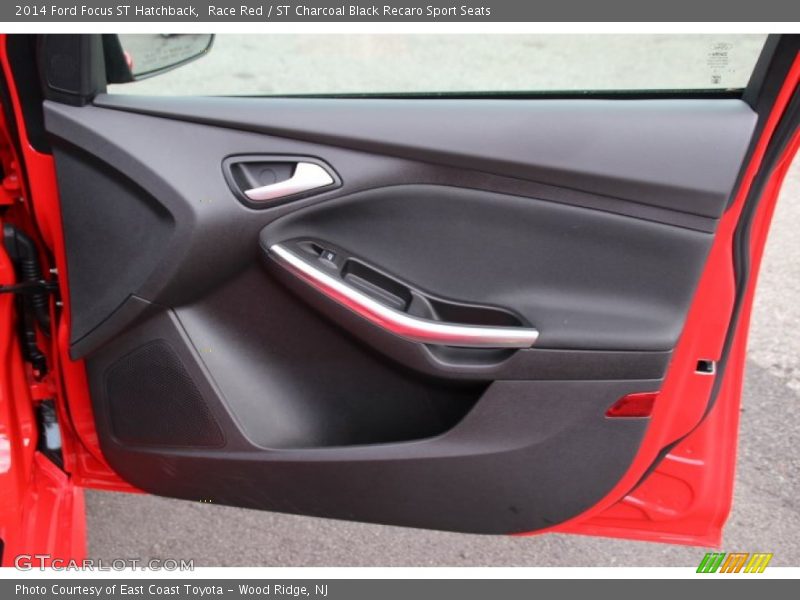 Race Red / ST Charcoal Black Recaro Sport Seats 2014 Ford Focus ST Hatchback