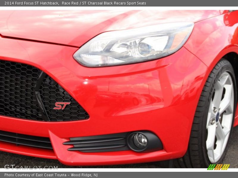 Race Red / ST Charcoal Black Recaro Sport Seats 2014 Ford Focus ST Hatchback