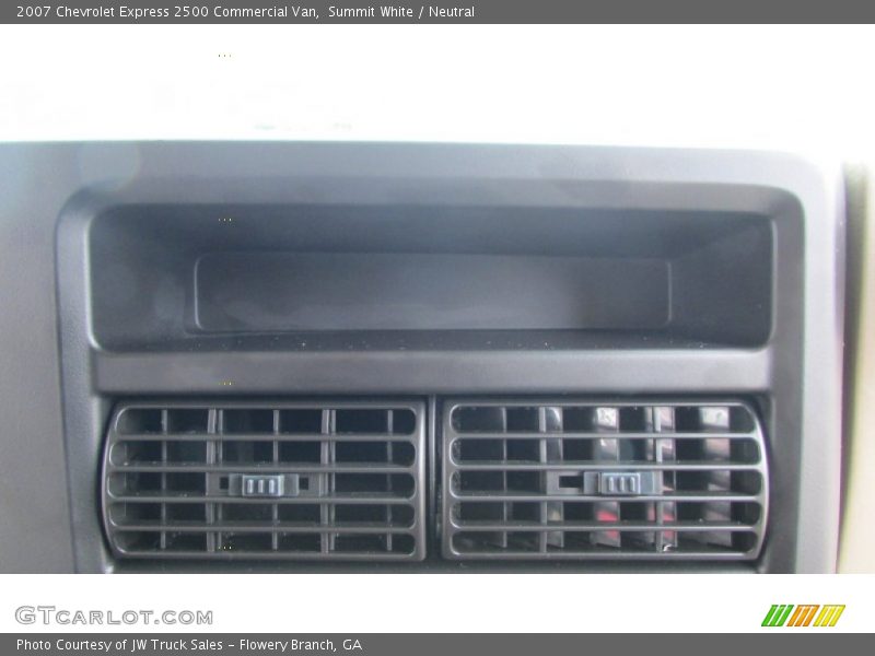 Summit White / Neutral 2007 Chevrolet Express 2500 Commercial Van
