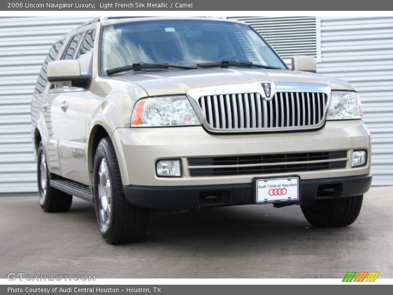 Light French Silk Metallic / Camel 2006 Lincoln Navigator Luxury