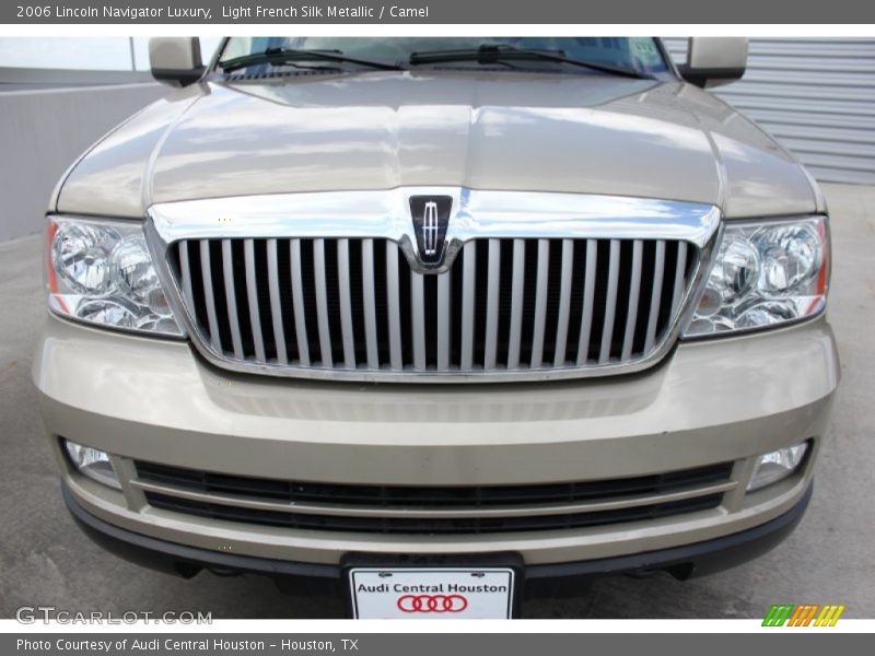 Light French Silk Metallic / Camel 2006 Lincoln Navigator Luxury
