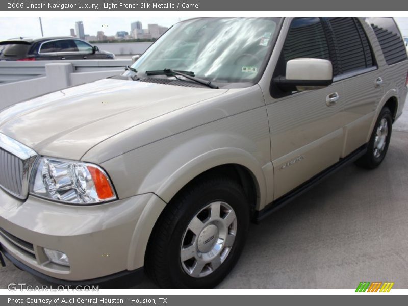 Light French Silk Metallic / Camel 2006 Lincoln Navigator Luxury