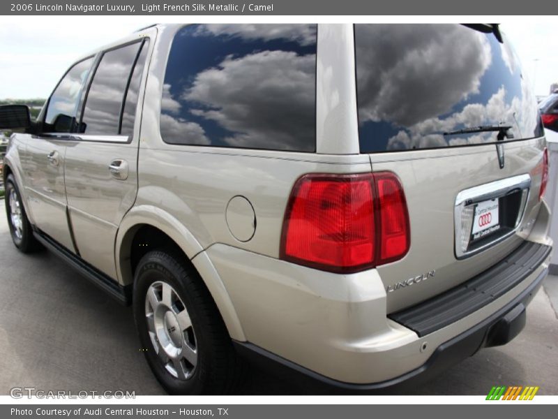 Light French Silk Metallic / Camel 2006 Lincoln Navigator Luxury