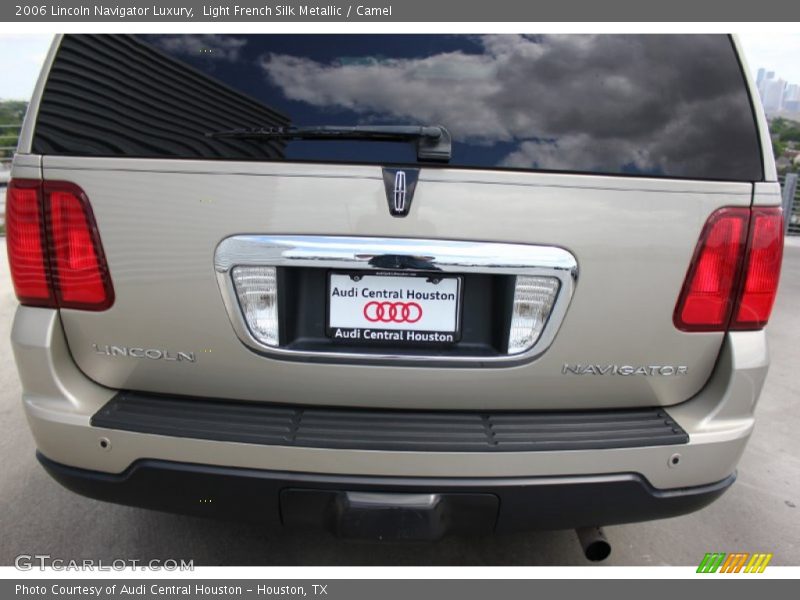 Light French Silk Metallic / Camel 2006 Lincoln Navigator Luxury
