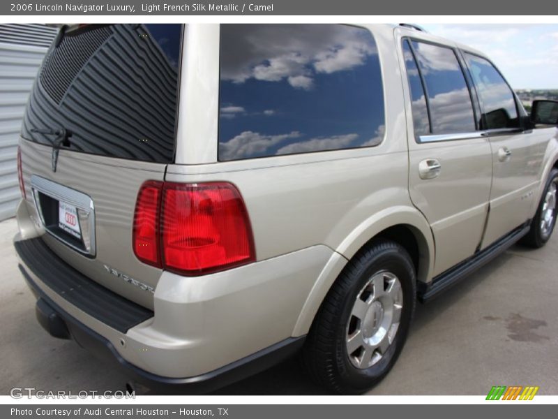 Light French Silk Metallic / Camel 2006 Lincoln Navigator Luxury