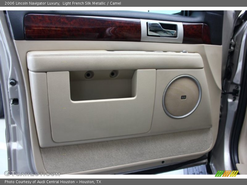 Light French Silk Metallic / Camel 2006 Lincoln Navigator Luxury