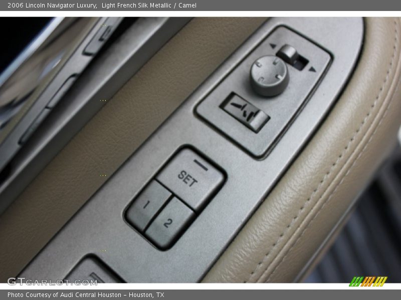 Light French Silk Metallic / Camel 2006 Lincoln Navigator Luxury