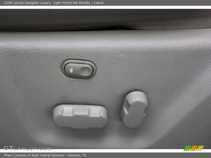 Light French Silk Metallic / Camel 2006 Lincoln Navigator Luxury