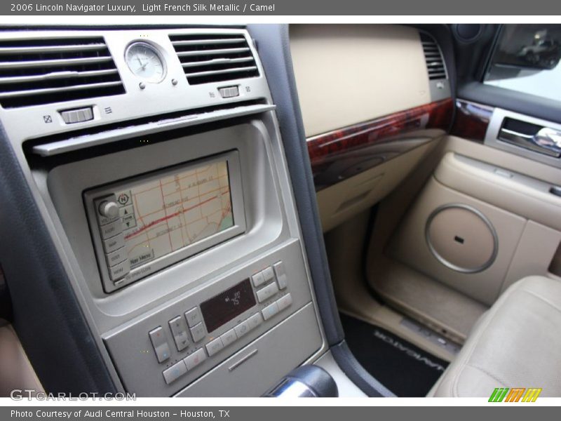 Light French Silk Metallic / Camel 2006 Lincoln Navigator Luxury