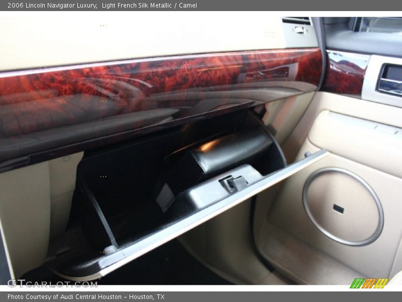 Light French Silk Metallic / Camel 2006 Lincoln Navigator Luxury