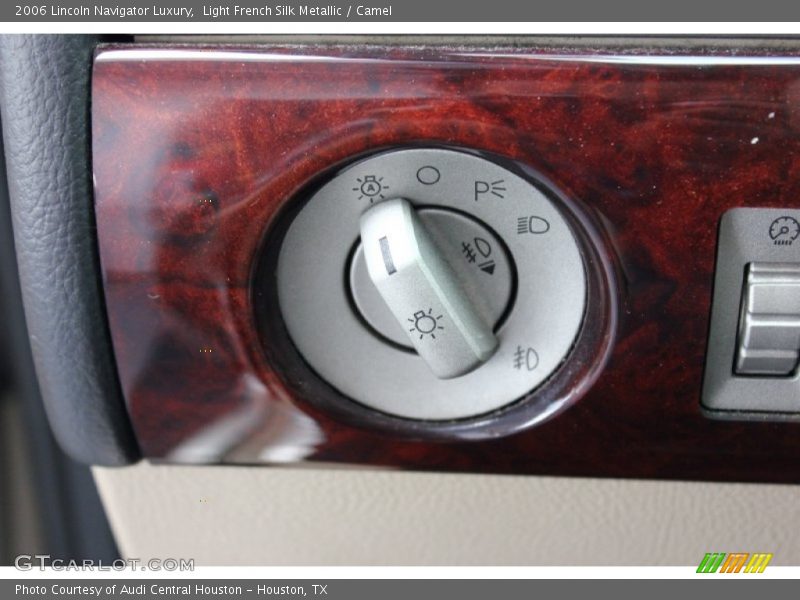 Light French Silk Metallic / Camel 2006 Lincoln Navigator Luxury