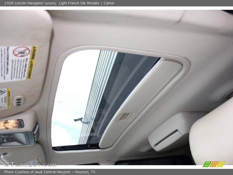 Light French Silk Metallic / Camel 2006 Lincoln Navigator Luxury