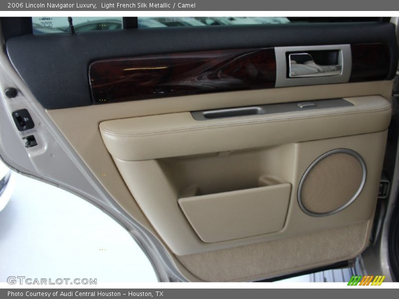 Light French Silk Metallic / Camel 2006 Lincoln Navigator Luxury