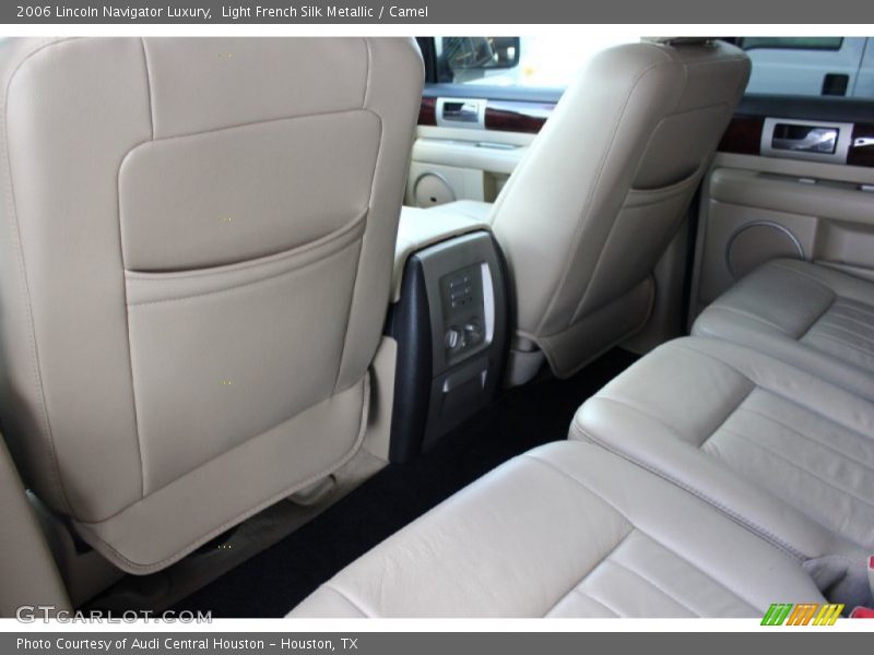 Light French Silk Metallic / Camel 2006 Lincoln Navigator Luxury