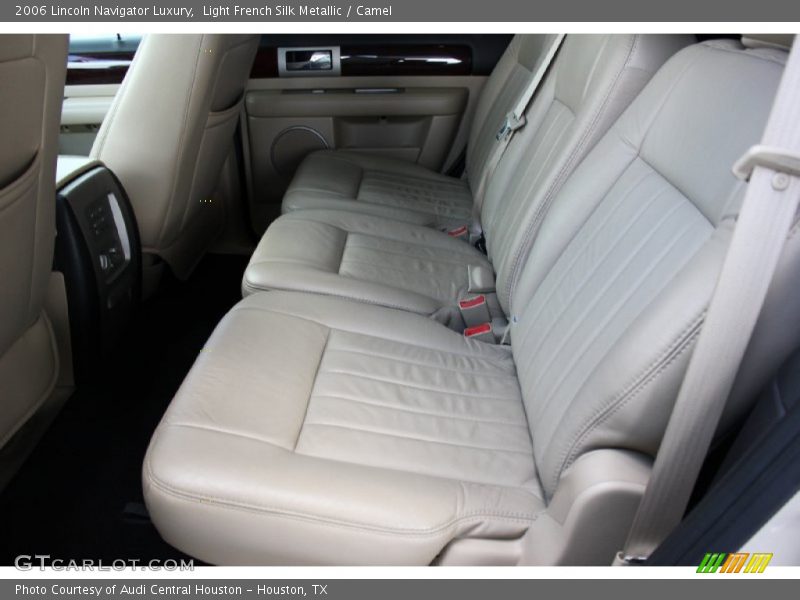 Light French Silk Metallic / Camel 2006 Lincoln Navigator Luxury