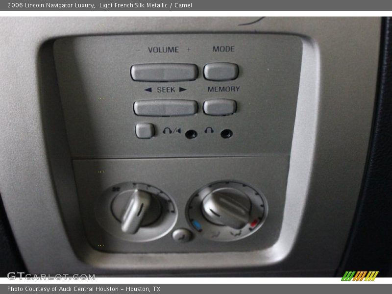 Light French Silk Metallic / Camel 2006 Lincoln Navigator Luxury