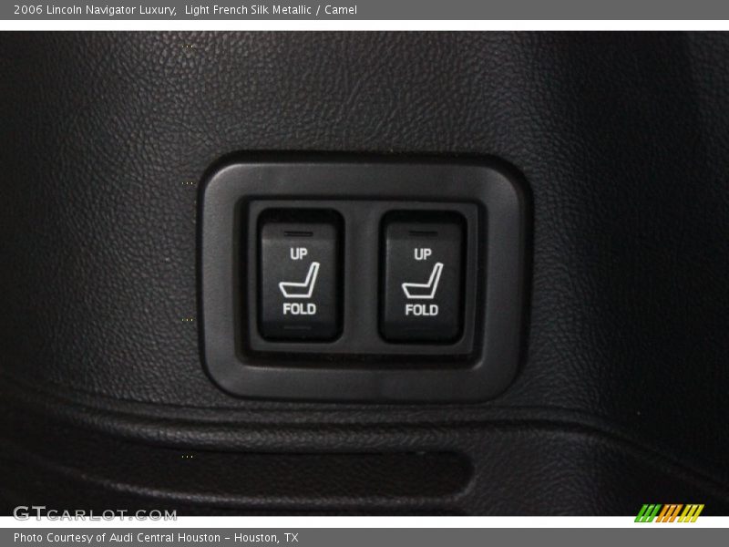 Light French Silk Metallic / Camel 2006 Lincoln Navigator Luxury