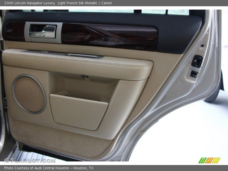 Light French Silk Metallic / Camel 2006 Lincoln Navigator Luxury