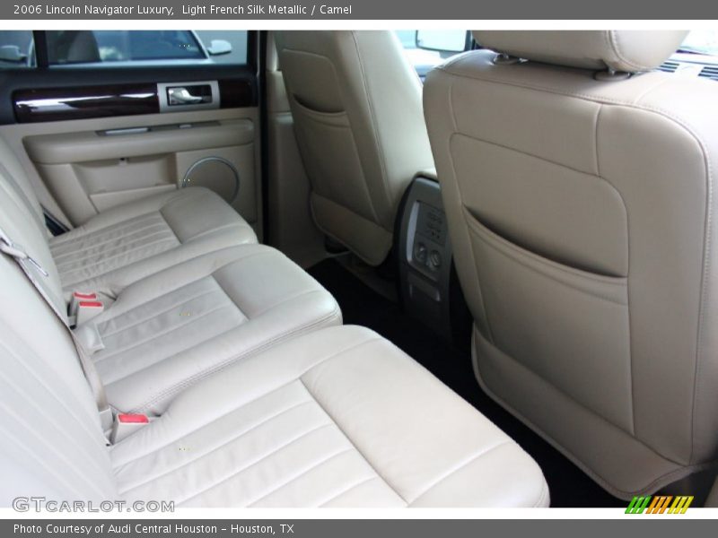 Light French Silk Metallic / Camel 2006 Lincoln Navigator Luxury