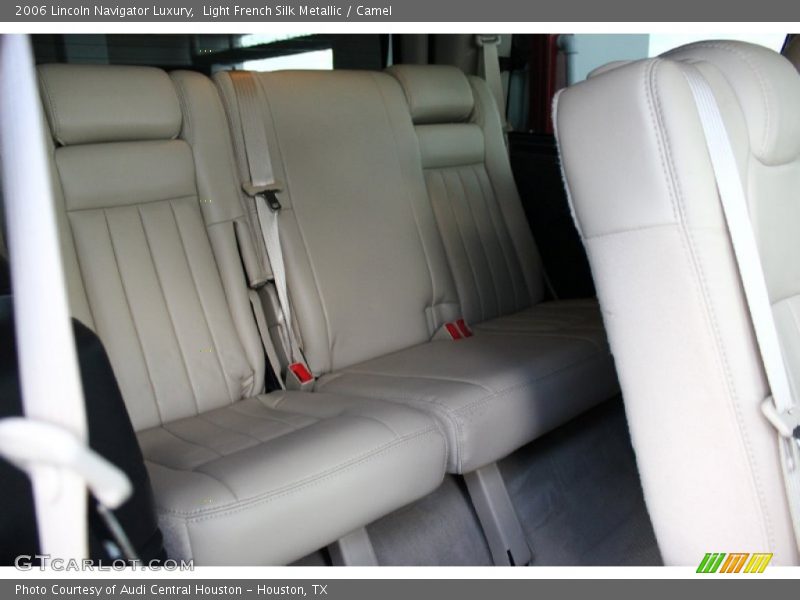 Light French Silk Metallic / Camel 2006 Lincoln Navigator Luxury