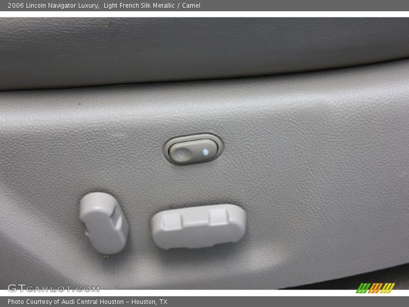 Light French Silk Metallic / Camel 2006 Lincoln Navigator Luxury