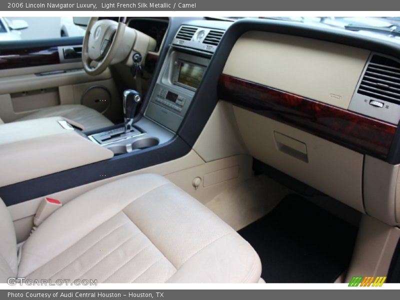 Light French Silk Metallic / Camel 2006 Lincoln Navigator Luxury
